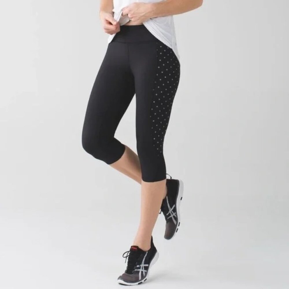 Lululemon Tight Stuff Crop Reflective Sequin Dot Silver Capri Athletic Leggings